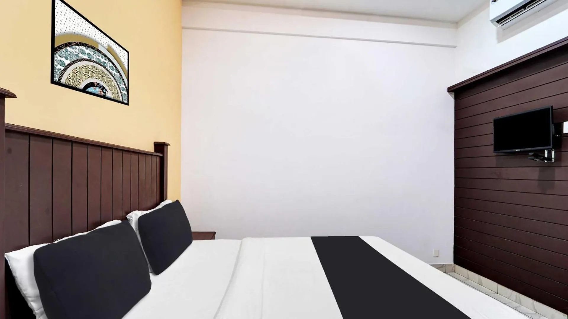 Hotel O Calvathy Road Near Fort Kochi India
