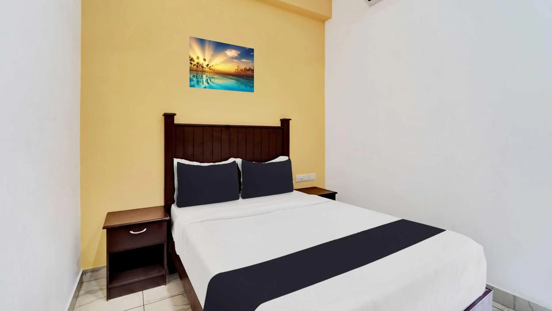 Hotel O Calvathy Road Near Fort Kochi
