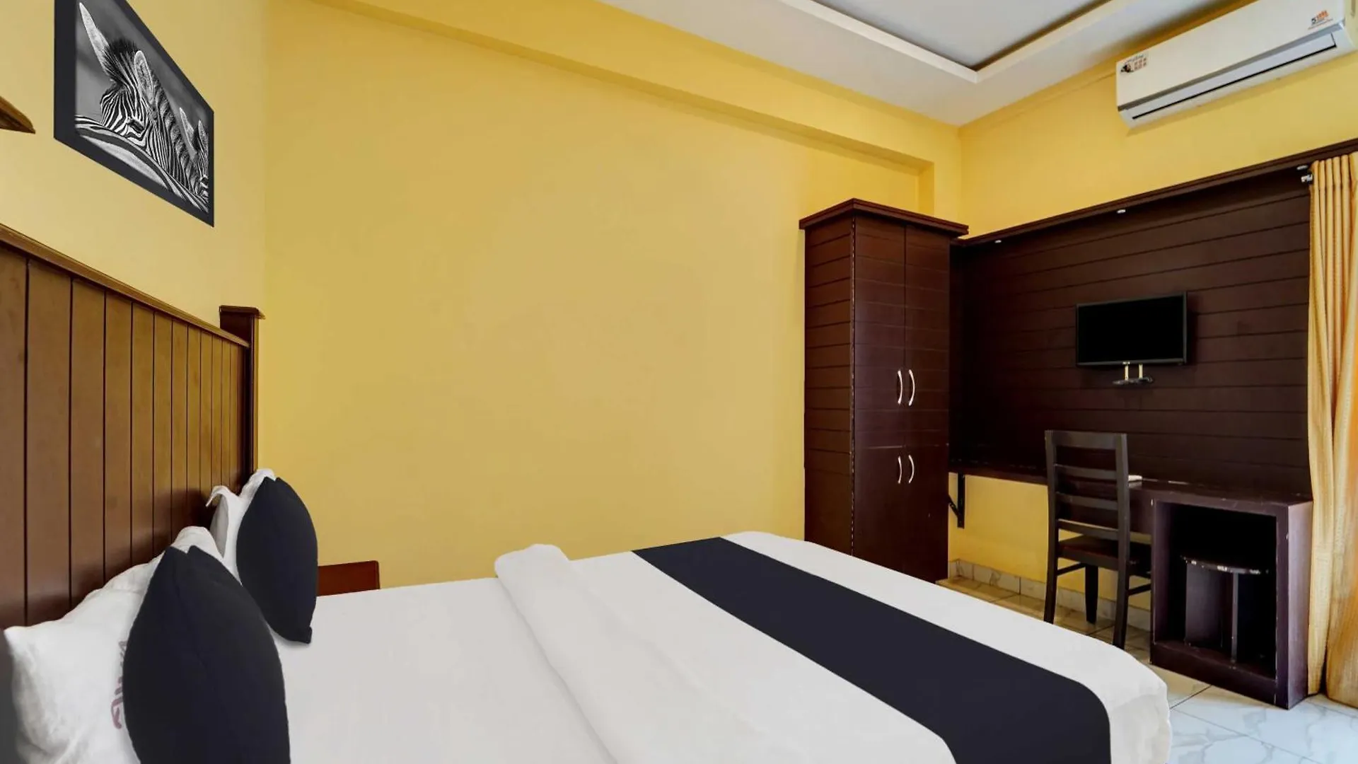 ***  Hotel O Calvathy Road Near Fort Kochi India